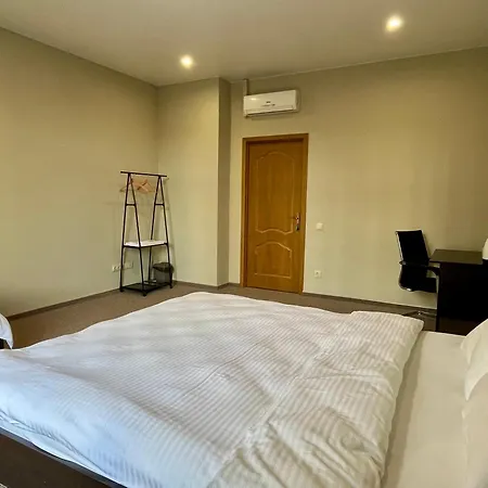 4Room Hostel Kyiv Exterior photo