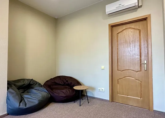 4Room Hostel
