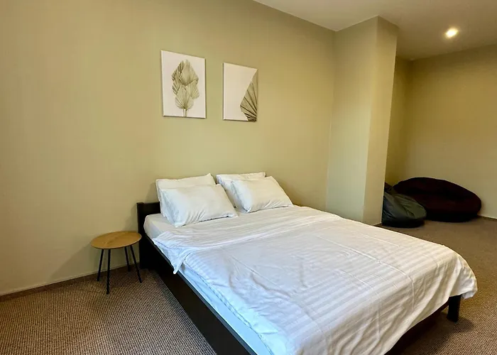 4Room Hostel