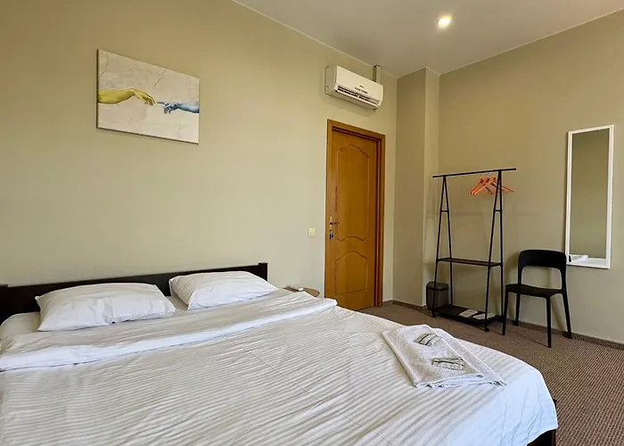 4Room Hostel